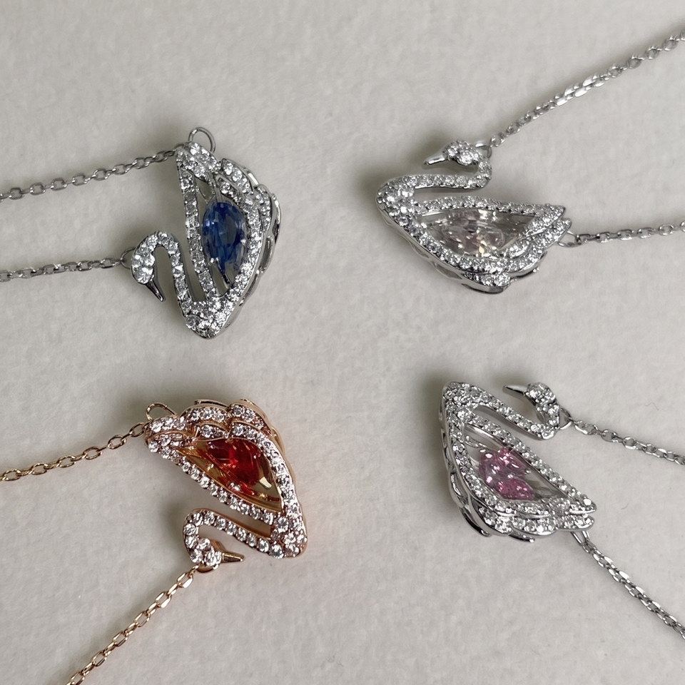 Swan dancing Necklace